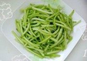 仔姜炒红薯藤做法图解1)