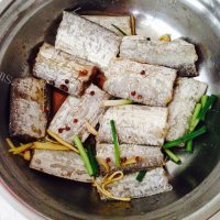 美味五香刀鱼做法图解1)