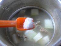 美味的肉骨冬瓜汤做法图解11)