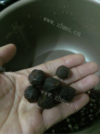 消肿祛湿的红豆薏仁杂粮粥做法图解2)