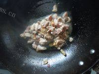 简单美味的辣椒炒肉做法图解4)