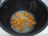 美味南瓜香菇鸡肉饭做法图解7)