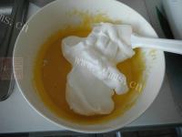 原味戚风蛋糕卷做法图解8)