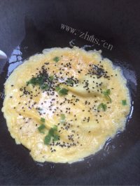 自制芝麻鸡蛋饼做法图解6)
