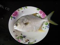 美味的清蒸金鲳鱼做法图解1)