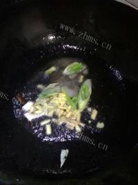 美味的鸡蛋蘑菇汤做法图解2)