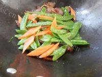 家庭版荷兰豆炒腊肉做法图解9)