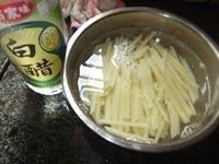 「念念不忘」土豆丝炒肉做法图解2)