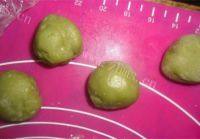 手工抹茶冰皮月饼做法图解9)