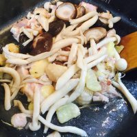 好吃的鲜菇焖鸡做法图解11)