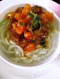 美味的番茄牛肉面