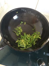 家常菜青椒炒鸭肠做法图解2)