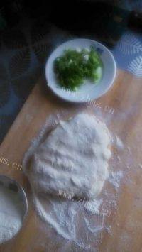 美味的葱花饼做法图解1)