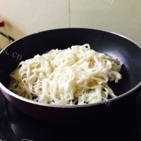 好吃的杂菜炒干面条做法图解6)