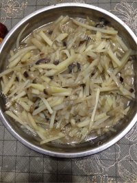 美味的茄子炖土豆做法图解3)