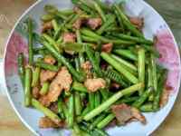 家常菜蒜苗炒肉片做法图解5)