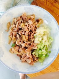 好吃的鸡蛋饼卷蚝油饭做法图解1)