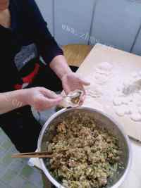 美味的萝卜猪肉饺子做法图解17)