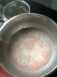 美味的火腿鸡蛋粥做法图解3)