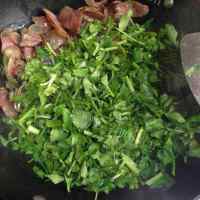家常菜芹菜炒腊肠做法图解5)