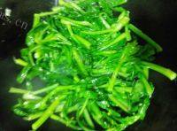 家常菜蒜蓉炒菜心做法图解6)