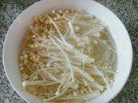 麻辣金针菇做法图解1)