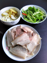 家常菜尖椒回锅肉做法图解3)
