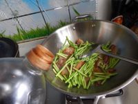香气浓郁的蒜苔炒腊肉做法图解9)