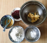 香喷喷的蔓越莓饼干做法图解1)