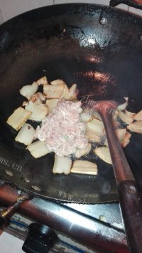 如此诱人的双椒炒肉做法图解7)