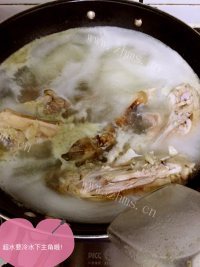 美味的红焖猪蹄做法图解1)