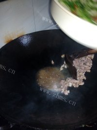 家常菜辣椒炒肉做法图解5)