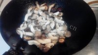家常菜炒双菇做法图解3)