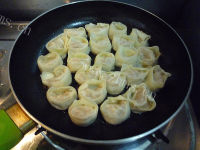 美味的生煎馄饨做法图解14)