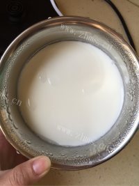 香甜可口的自制酸奶做法图解4)