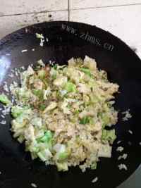 美味的包菜蛋炒饭