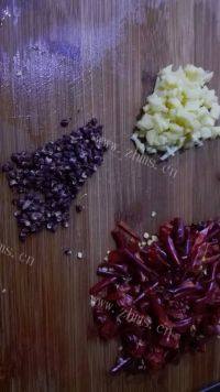 口感丰富的香辣酸菜肉片做法图解5)