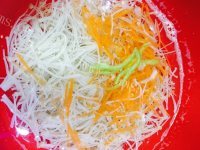 色香味俱全的凉拌金针菇做法图解2)