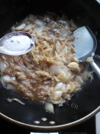 香气浓郁的白菜猪肉炖粉条
