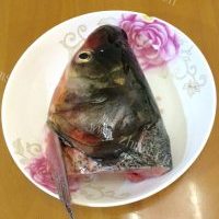 营养炖鱼头汤的做法图解二