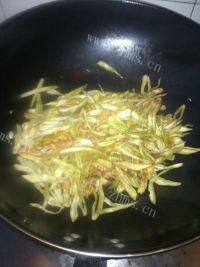 家常菜芸豆丝炒肉做法图解5)