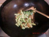 可口的五花肉烧土豆做法图解10)