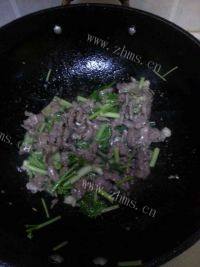 家常菜西芹炒牛肉做法图解4)