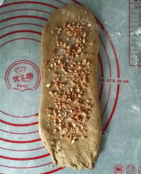 风味独特的苋菜汁炼乳腰果吐司做法图解11)