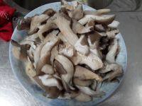 滑嫩的素炒蘑菇做法图解1)