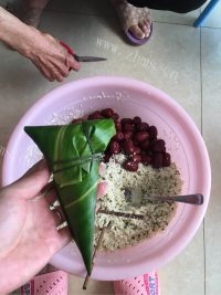 美味营养的粽子做法图解3)