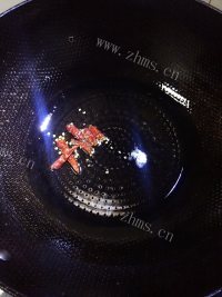 诱人的辣炒花蛤做法图解5)