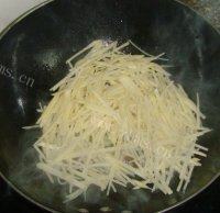 妈妈教我做青椒土豆丝做法图解6)