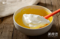 美味的蓝莓奶油电饭煲蛋糕做法图解5)