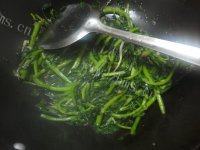 口感丰富的蒜蓉西洋菜做法图解4)